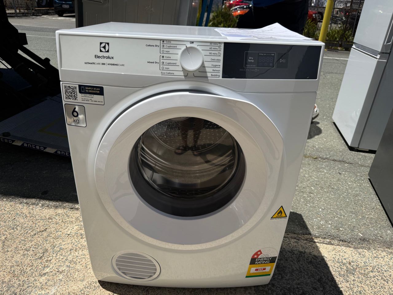 Factory second Electrolux 300 Series 6 kg Vented Dryer – EDV605H3WC - Second Hand Appliances Geebung