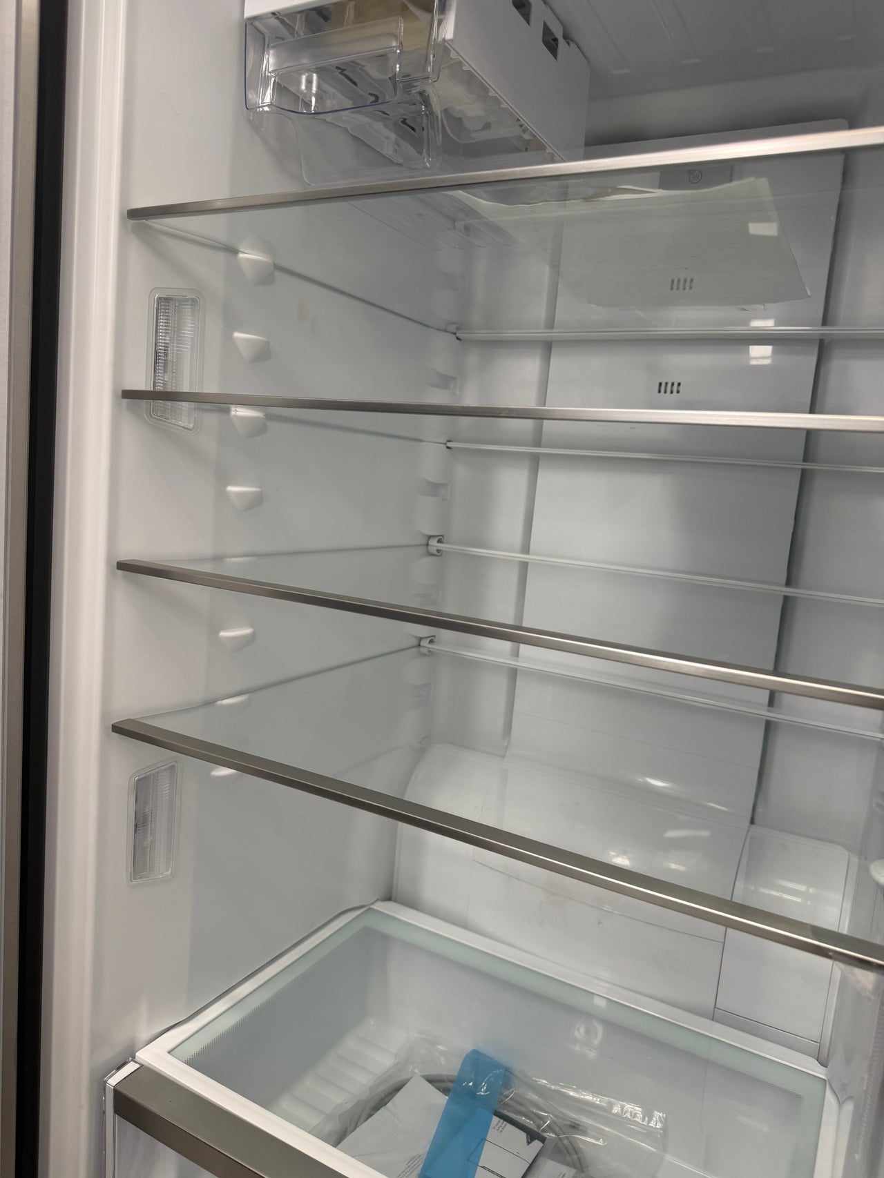 Factory second Electrolux 388L Upright Frost Free Freezer – Stainless Steel Model: EFE4227SC-L - Second Hand Appliances Geebung