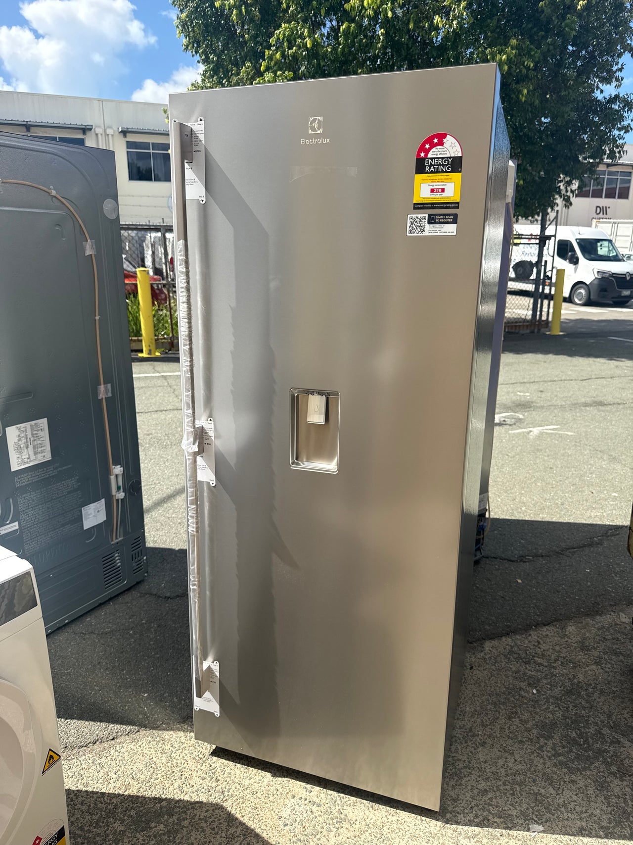 Factory second Electrolux 466L Upright Frost Free All Fridge ERE5047SC-R(NAT) - Second Hand Appliances Geebung