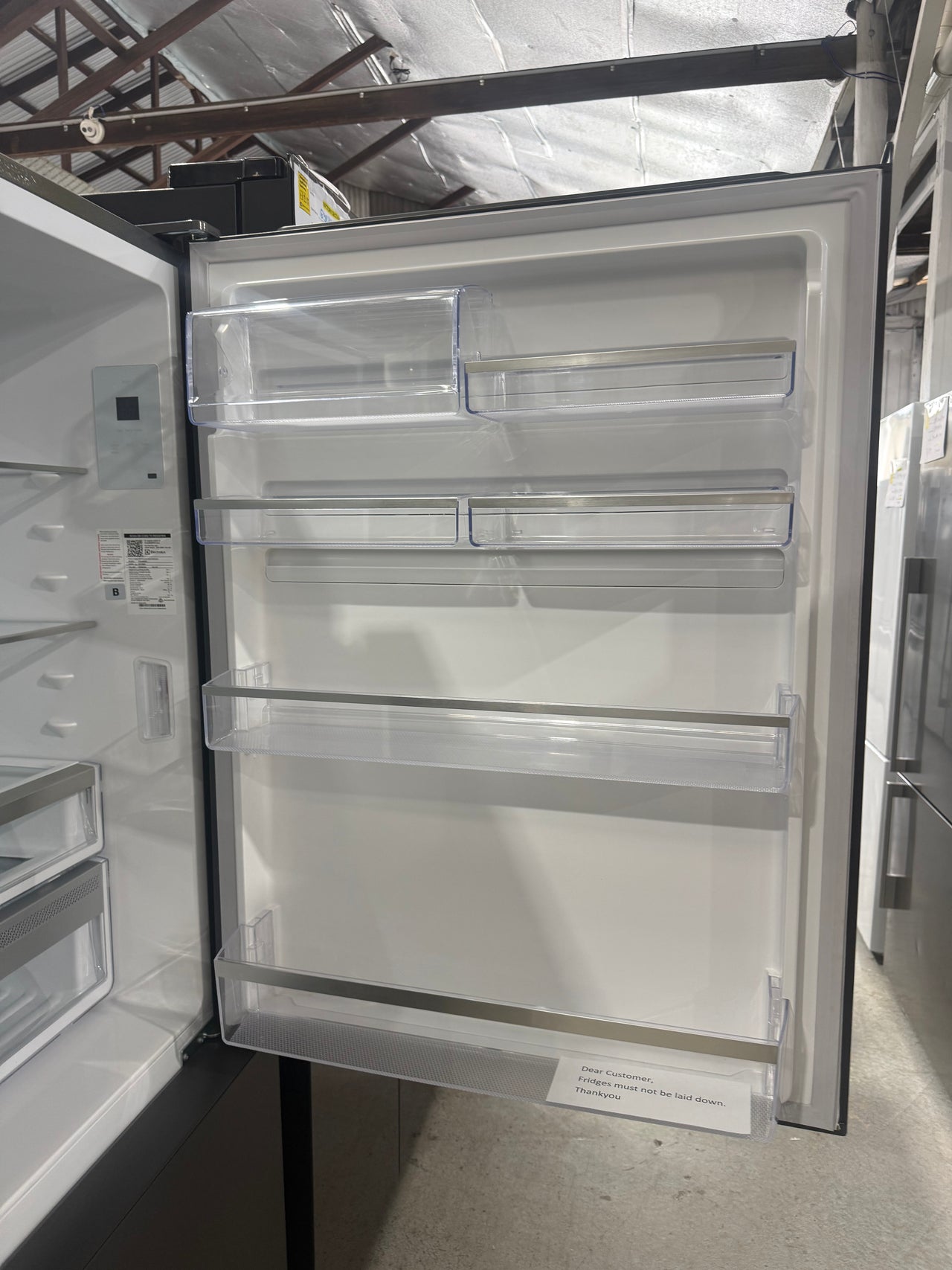 Factory second Electrolux 496L Ultimate Taste 500 Bottom Mount Refrigerator Matte Black EBE5002BD-R(NAT) - Second Hand Appliances Geebung