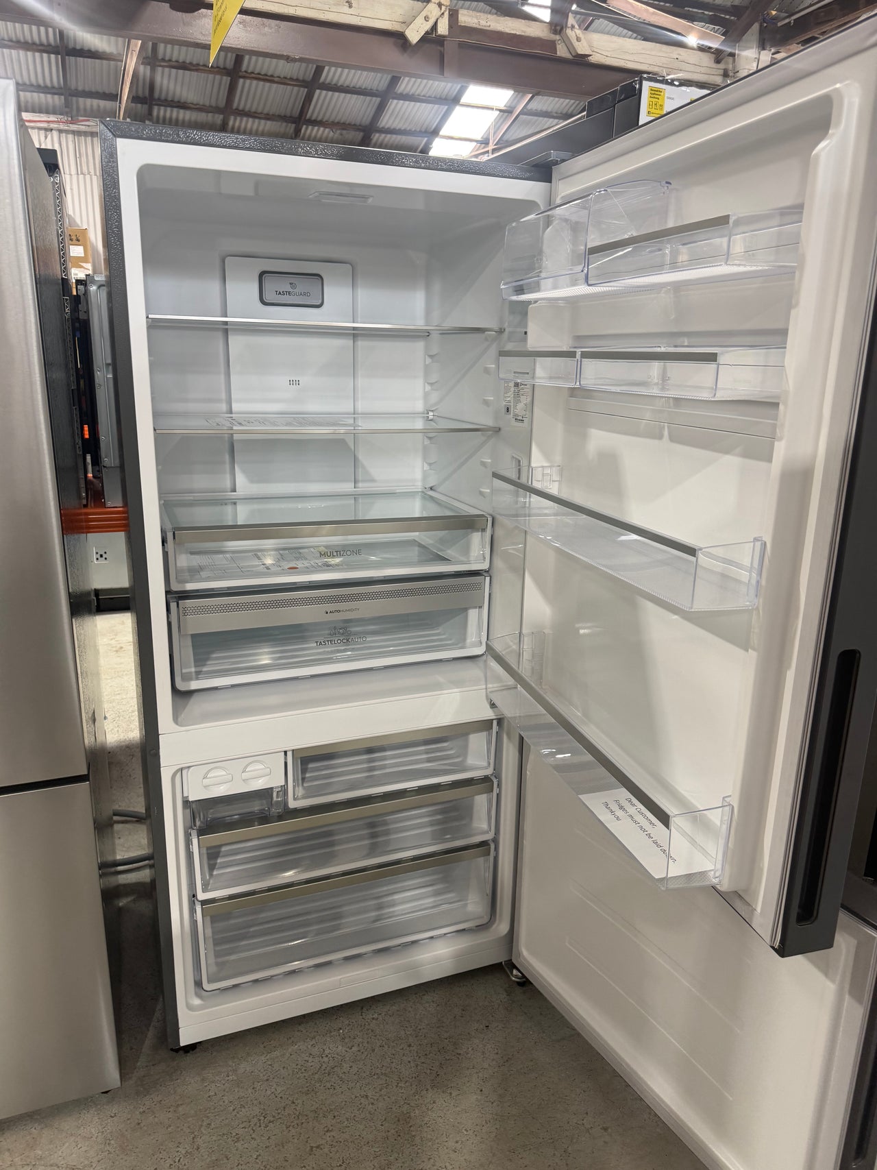 Factory second Electrolux 496L Ultimate Taste 500 Bottom Mount Refrigerator Matte Black EBE5002BD-R(NAT) - Second Hand Appliances Geebung