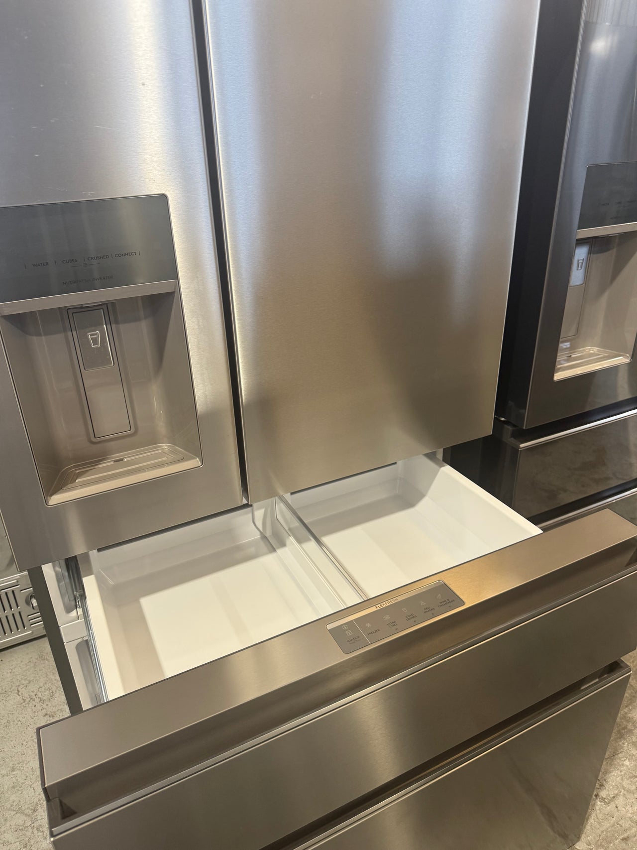 Factory second Electrolux 609L French Door Refrigerator  EHE6899SA - Second Hand Appliances Geebung