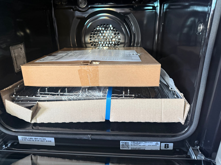 Factory second Electrolux 60cm 500 Series Pyrolytic Multifunction Oven with SteamBake & AirFryPlus – Dark Stainless Steel  Model: EVEP6615DF - Second Hand Appliances Geebung