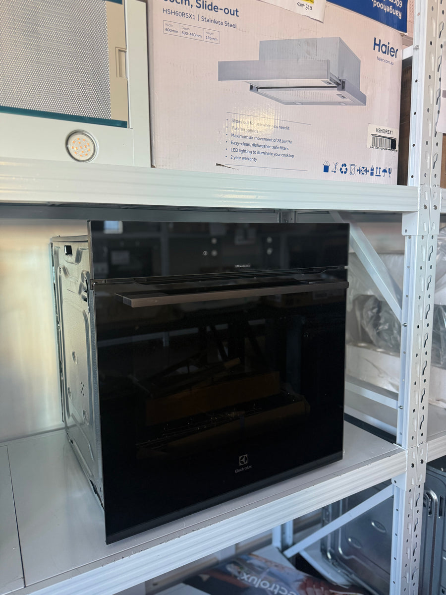 Factory second Electrolux 60cm 500 Series Pyrolytic Multifunction Oven with SteamBake & AirFryPlus – Dark Stainless Steel  Model: EVEP6615DF - Second Hand Appliances Geebung