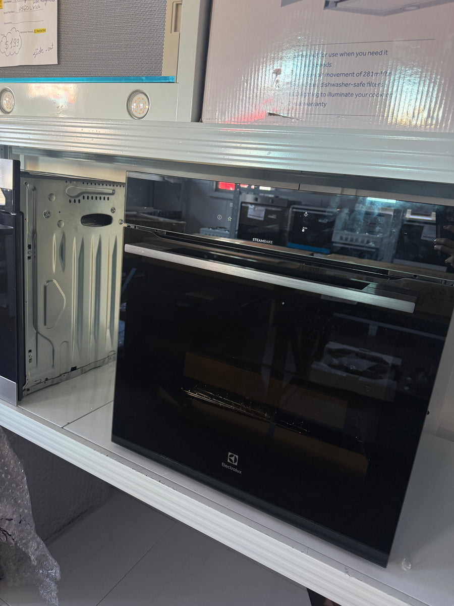 Factory second Electrolux 60cm 500 Series Pyrolytic Multifunction Oven with SteamBake & AirFryPlus – Dark Stainless Steel  Model: EVEP6615DF - Second Hand Appliances Geebung