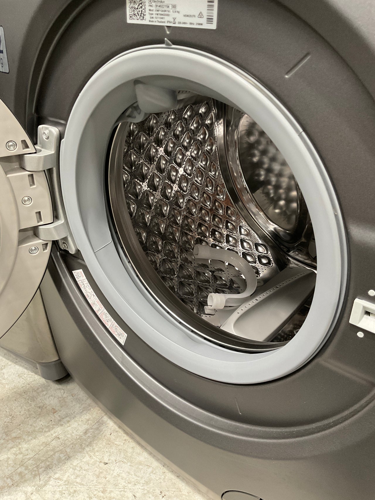 Buy Factory second Electrolux 700 Series 12kg Front Load Washing Machine Dark Onyx – EWF1243R7SC(NAT) |  | [product_variant] | Second Hand Appliances Geebung Brisbane