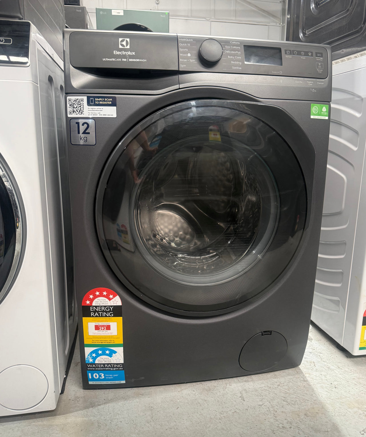 Factory second Electrolux 700 Series 12kg Front Load Washing Machine Dark Onyx – EWF1243R7SC - Second Hand Appliances Geebung