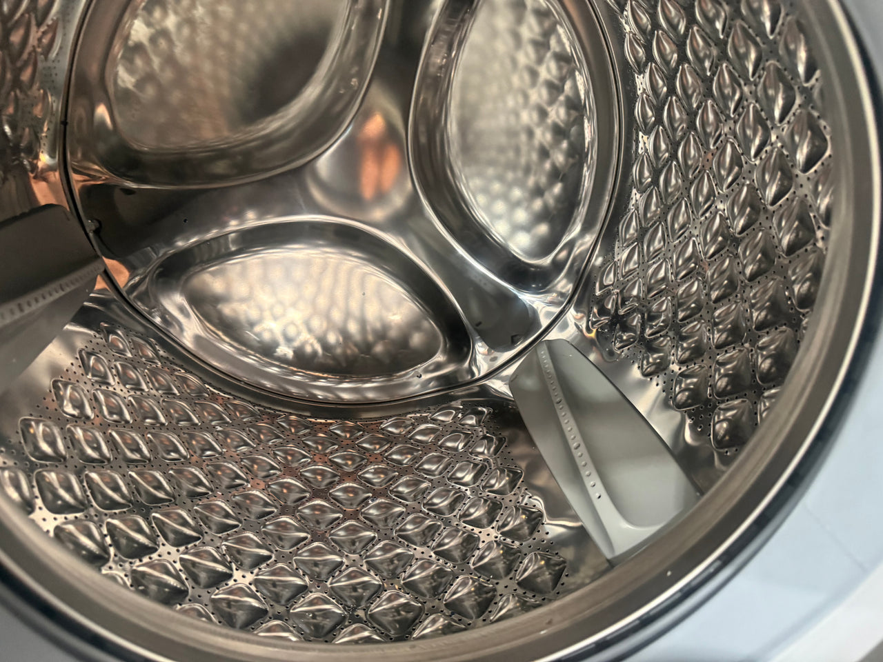 Factory second Electrolux 700 Series 12kg Front Load Washing Machine Dark Onyx – EWF1243R7SC - Second Hand Appliances Geebung