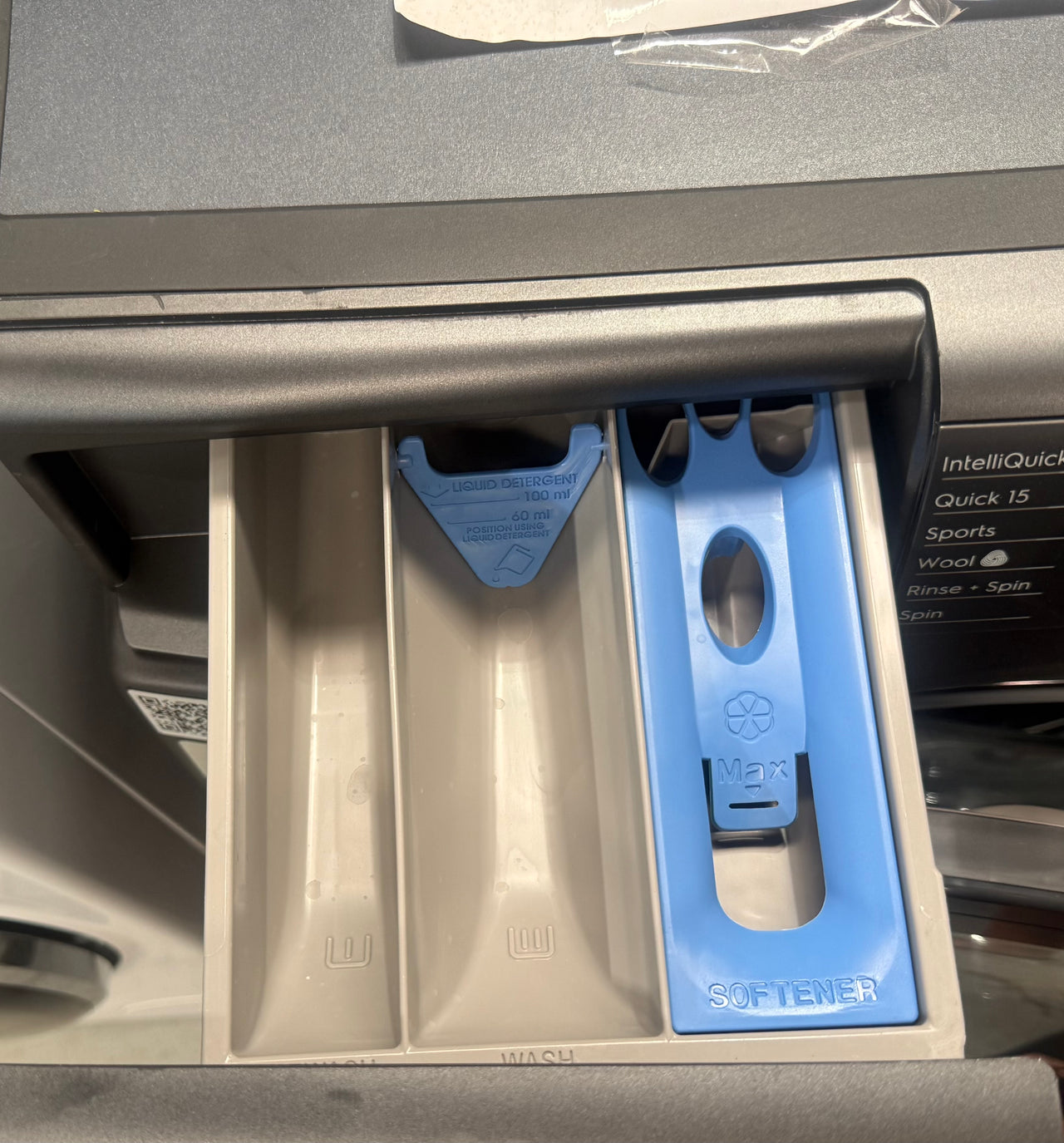 Factory second Electrolux 700 Series 12kg Front Load Washing Machine Dark Onyx – EWF1243R7SC - Second Hand Appliances Geebung