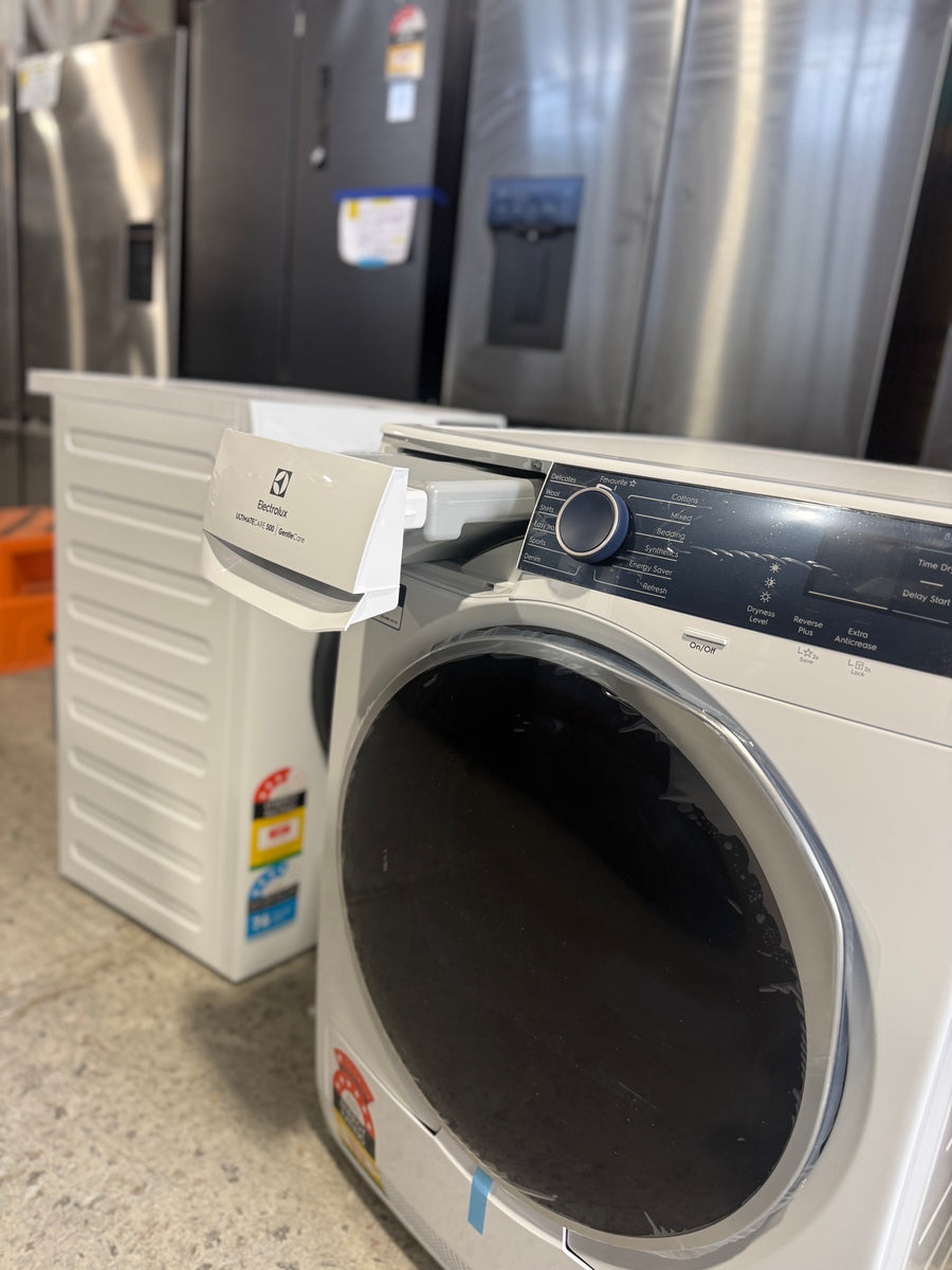 Factory second Electrolux 8kg Ultimate Care Heat Pump Dryer EDH804U5WB(NAT) - Second Hand Appliances Geebung