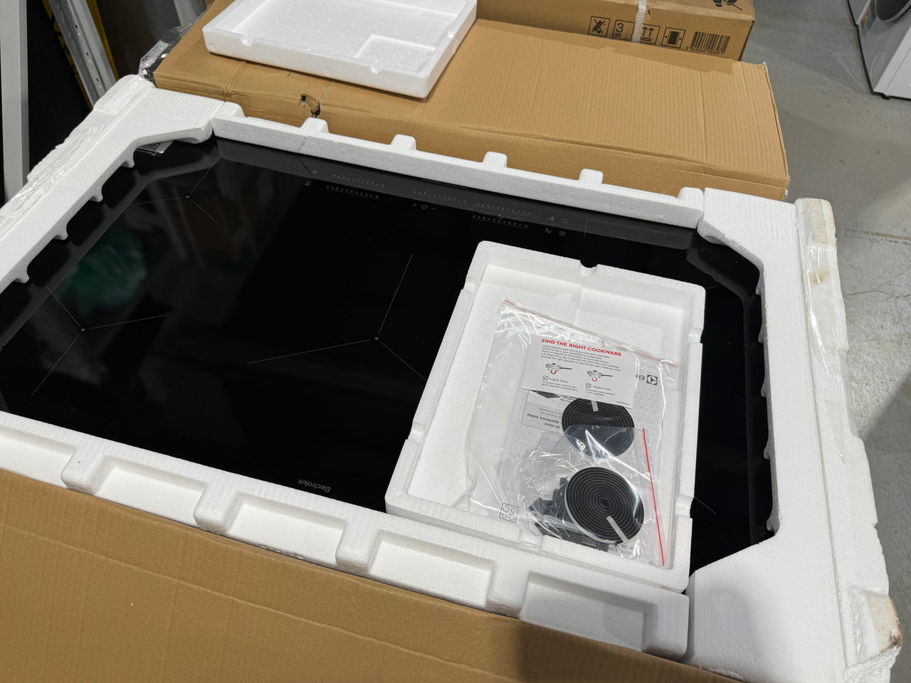 Factory second Electrolux 90cm 5 Zone Induction Cooktop EHI955BE - Second Hand Appliances Geebung