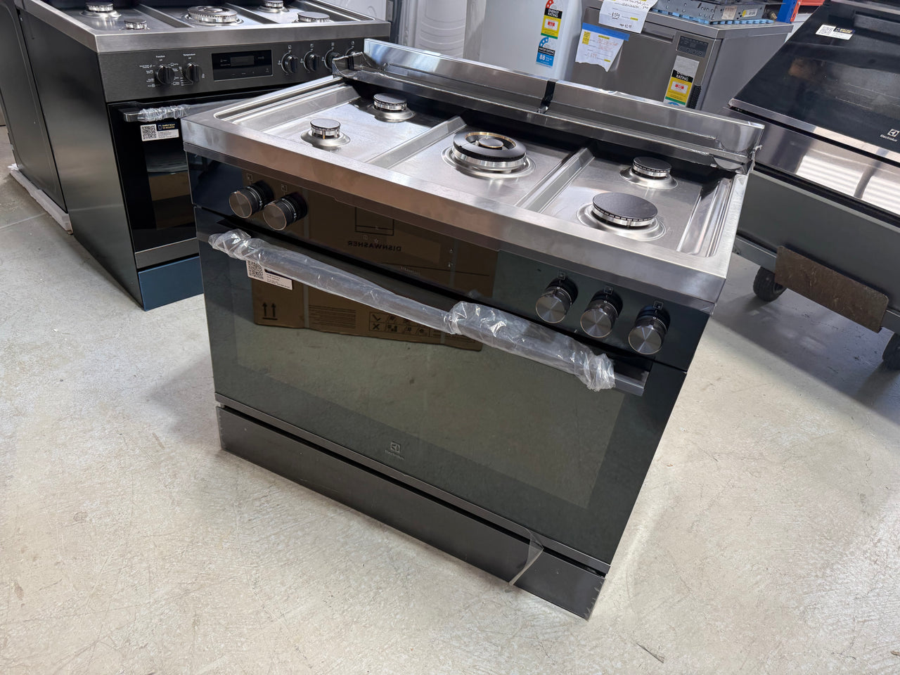 Factory second Electrolux 90cm Dual Fuel Freestanding Cooker – Dark Stainless Steel (EFEP916DSE) - Second Hand Appliances Geebung