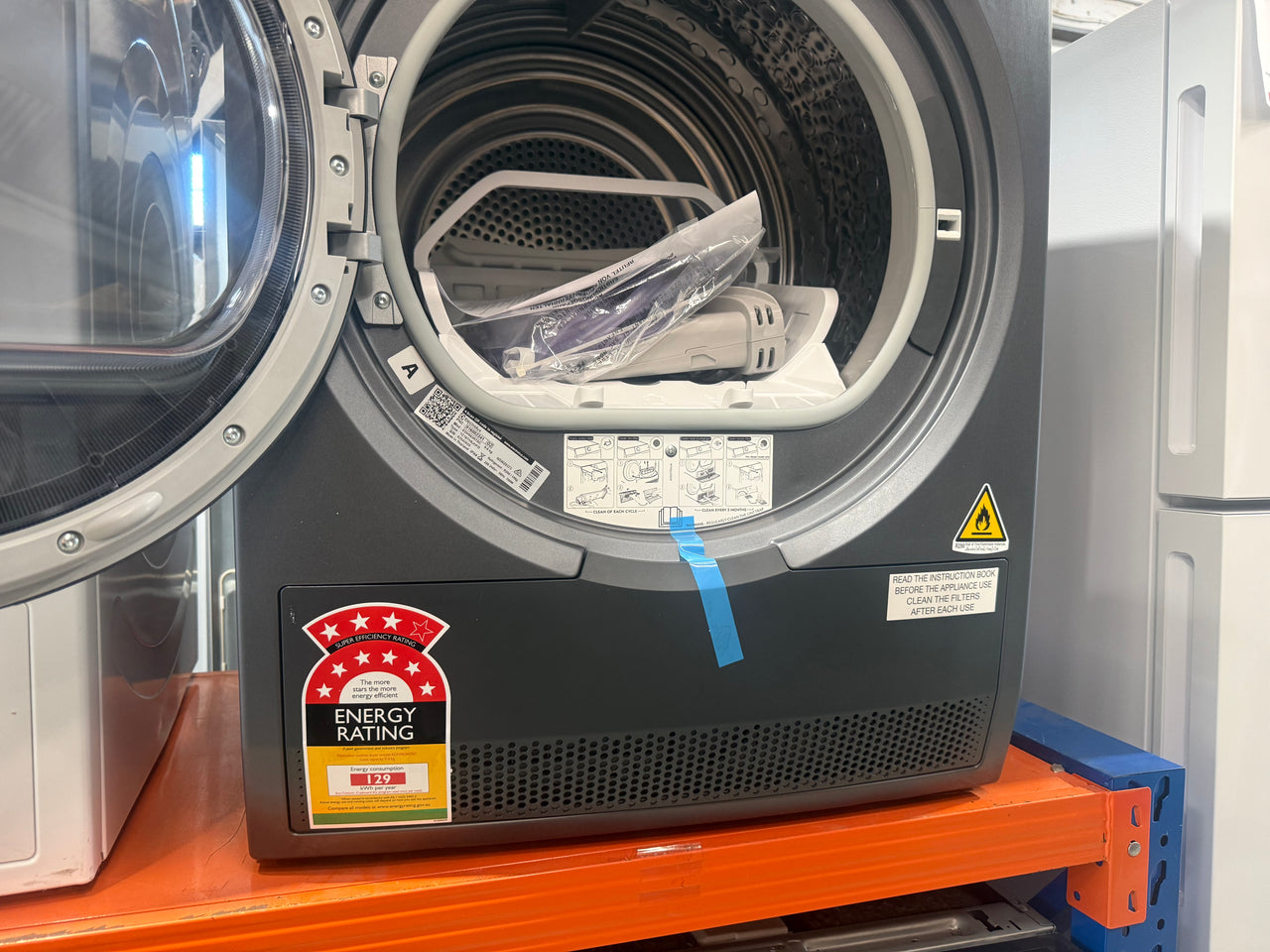 Factory second Electrolux 9kg Heat Pump Clothes Dryer Dark Onyx EDH903R7SC - Second Hand Appliances Geebung
