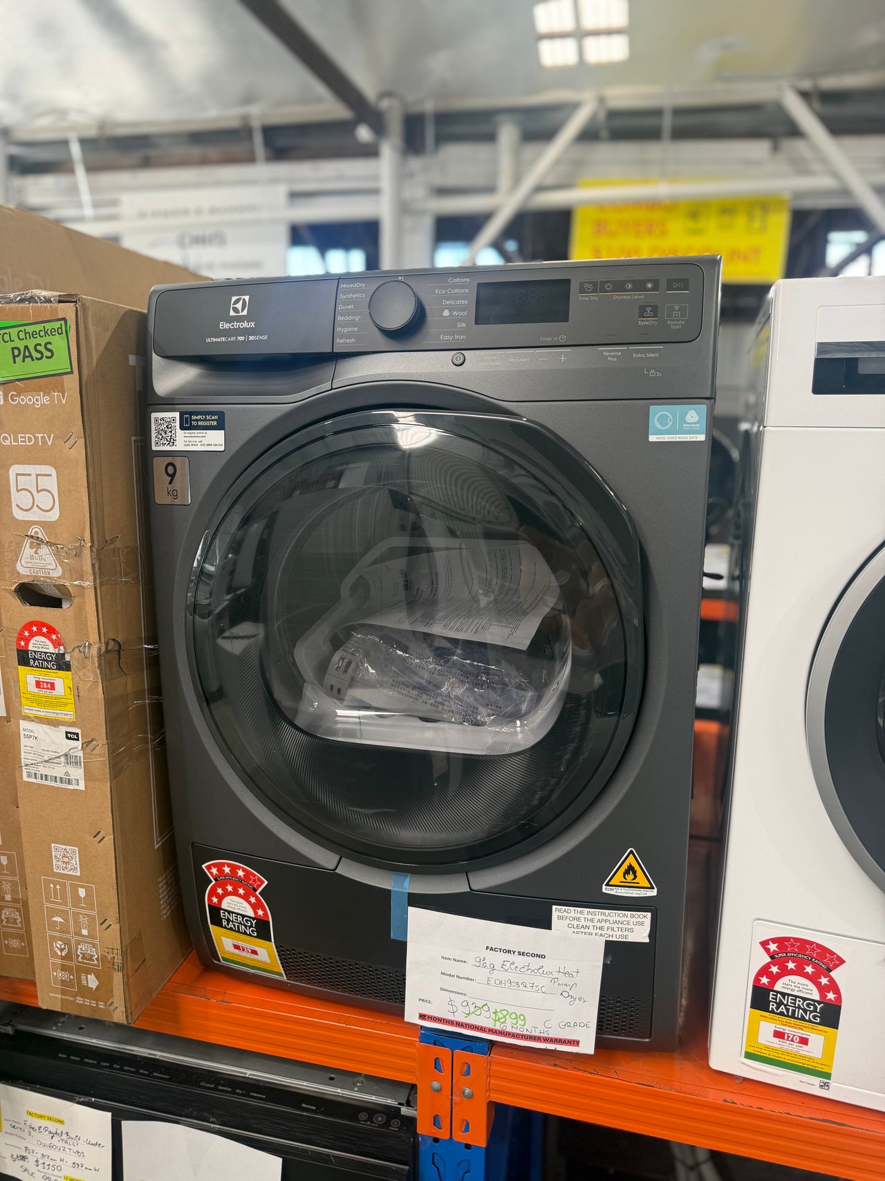 Factory second Electrolux 9kg UltimateCare 700 Heat Pump Dryer with 3DSense – Dark Onyx EDH903R7SC - Second Hand Appliances Geebung