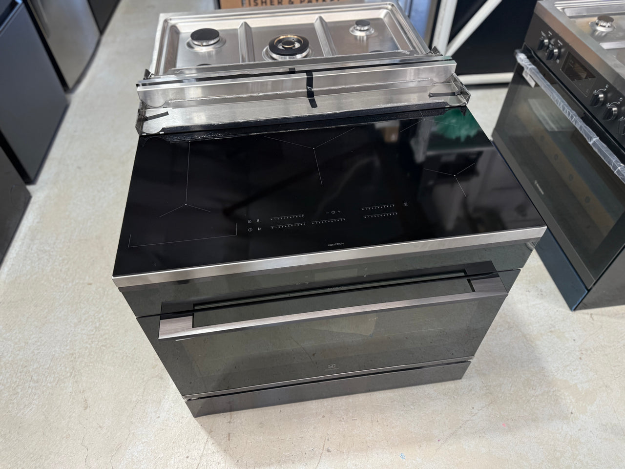 Factory second Electrolux EFEP956DSE 90cm UltimateTaste 900 Freestanding Electric Oven with Induction Cooktop - Second Hand Appliances Geebung