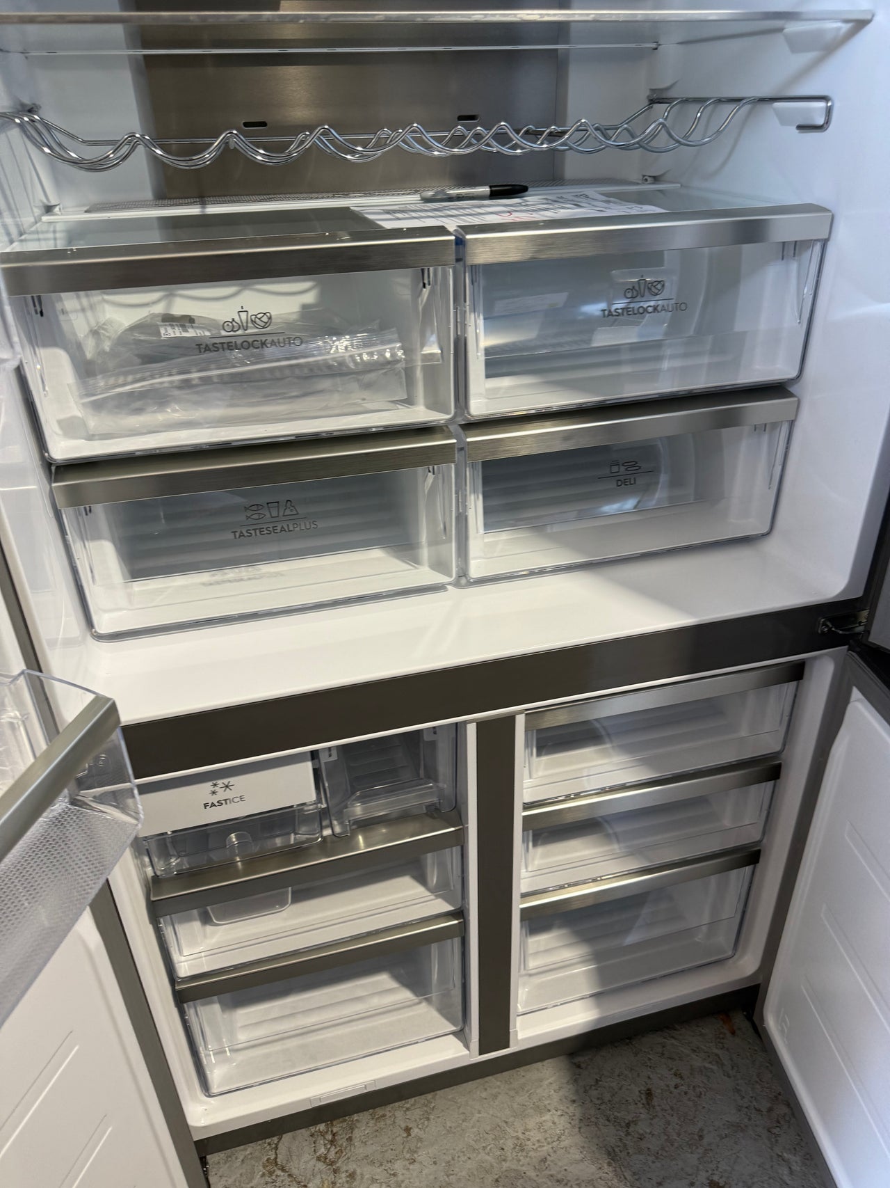 Factory second Electrolux EQE5657BA — 562 L UltimateTaste 700 French-Door Fridge - Second Hand Appliances Geebung