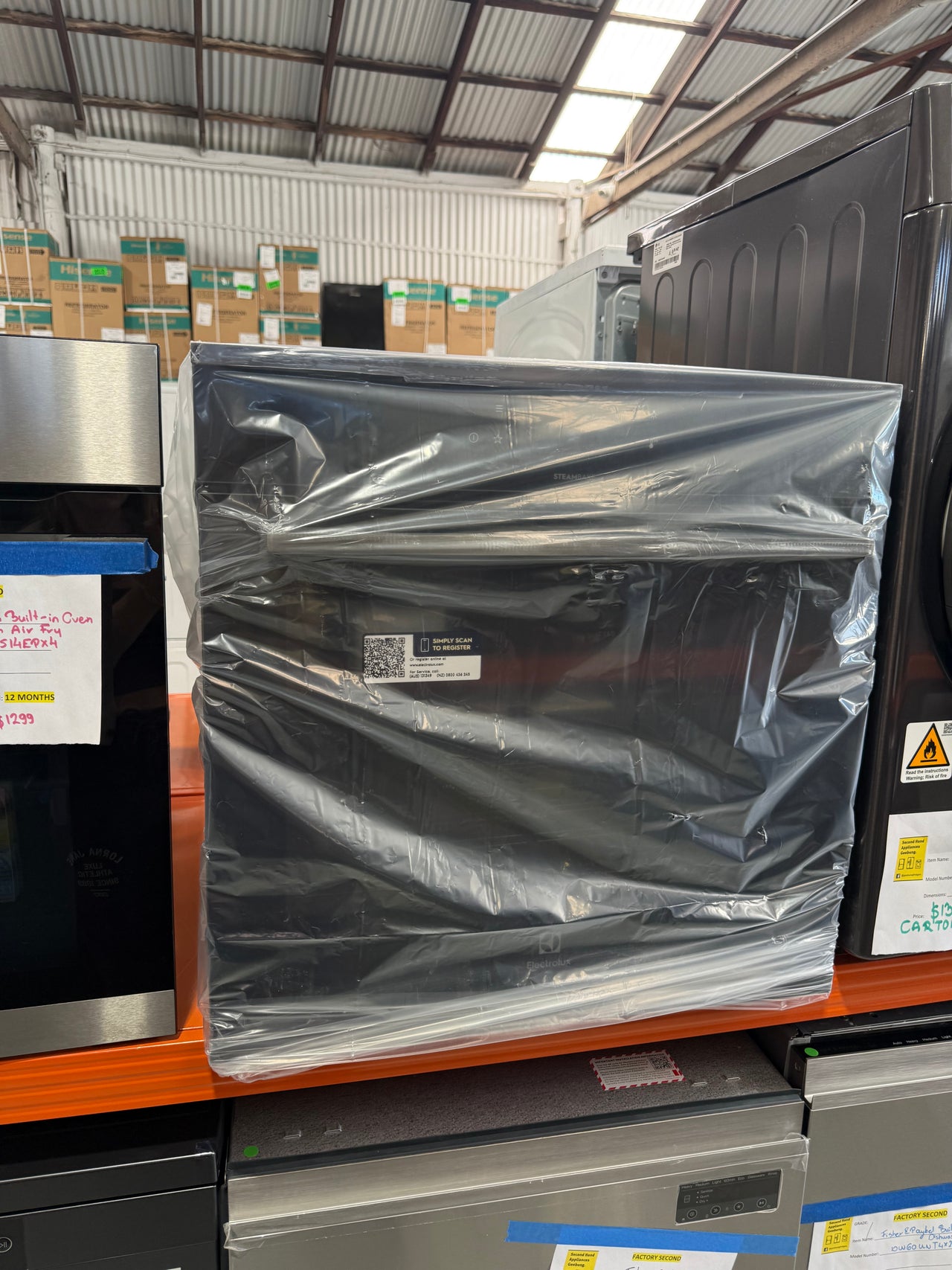 Factory second Electrolux EVEP616DSE 60cm Pyrolytic Built-in Steam Oven - Second Hand Appliances Geebung