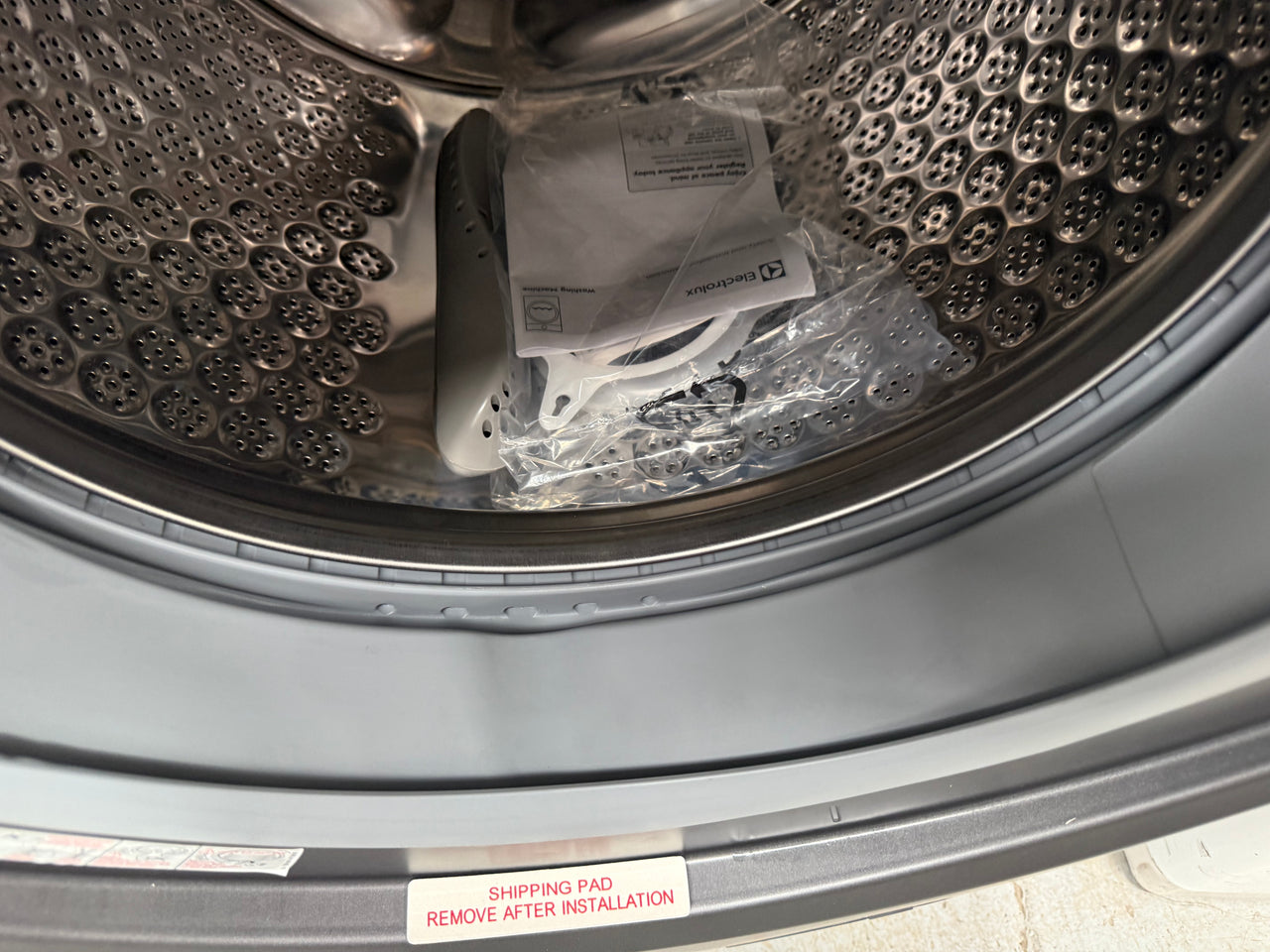 Buy Factory second Electrolux EWF1043R7SC 10kg UltimateCare 700 Front Load Washing Machine – Dark Onyx |  | [product_variant] | Second Hand Appliances Geebung Brisbane