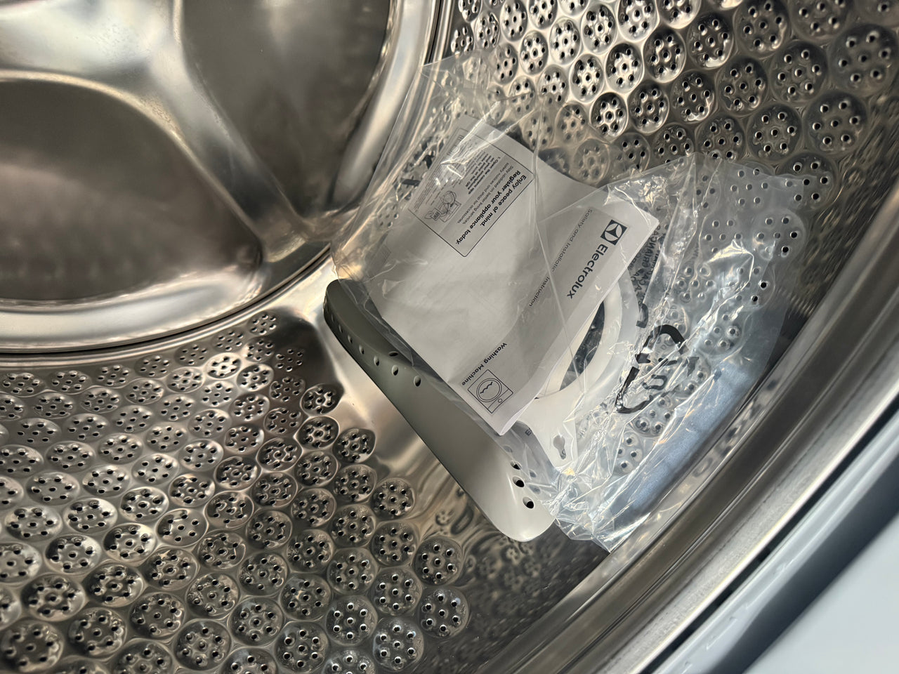 Buy Factory second Electrolux EWF1043R7SC 10kg UltimateCare 700 Front Load Washing Machine – Dark Onyx |  | [product_variant] | Second Hand Appliances Geebung Brisbane