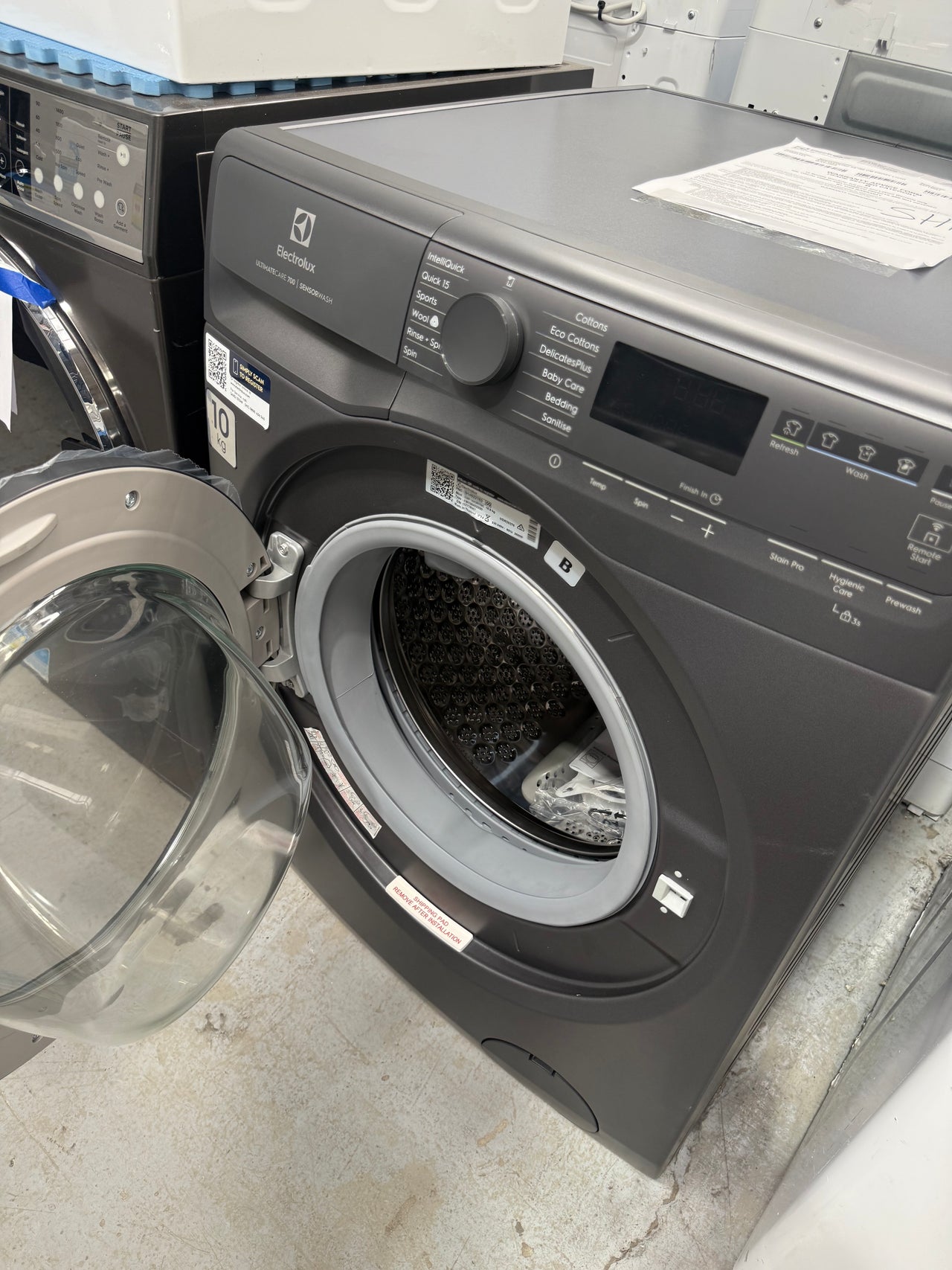 Buy Factory second Electrolux EWF1043R7SC 10kg UltimateCare 700 Front Load Washing Machine – Dark Onyx |  | [product_variant] | Second Hand Appliances Geebung Brisbane