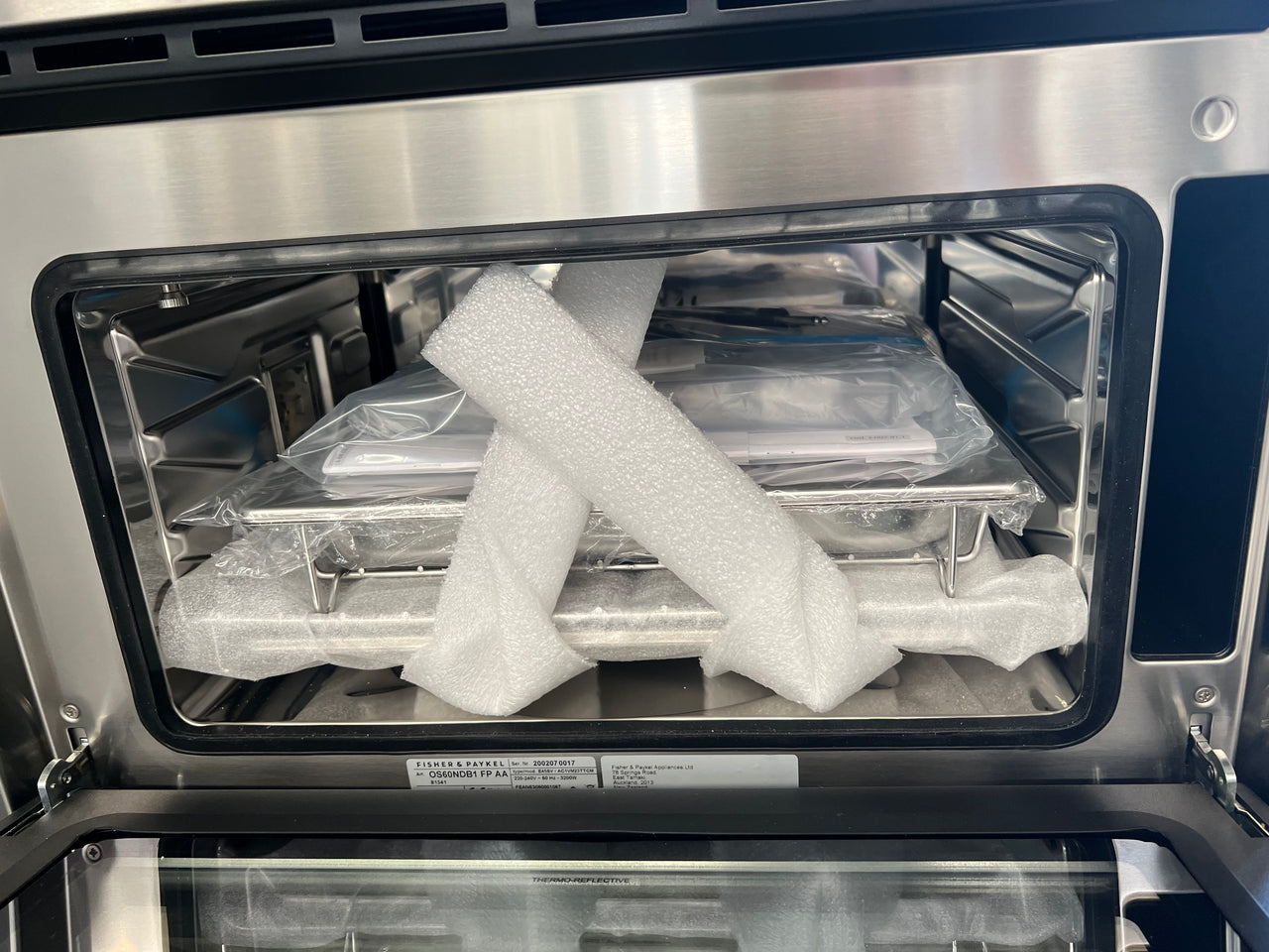 Factory second FISHER & PAYKEL 45CM COMPACT BUILT-IN COMBI-STEAM OVEN OS60NDB1 - Second Hand Appliances Geebung