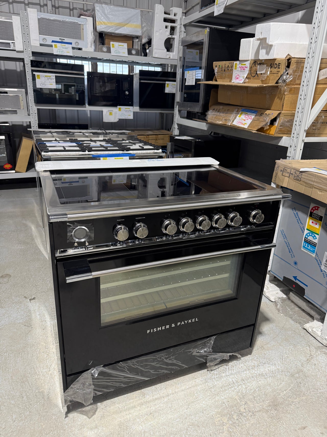 Factory second FISHER & PAYKEL 90CM FREESTANDING ELECTRIC PYROLYTIC OVEN/STOVE OR90SCI6B1 - Second Hand Appliances Geebung