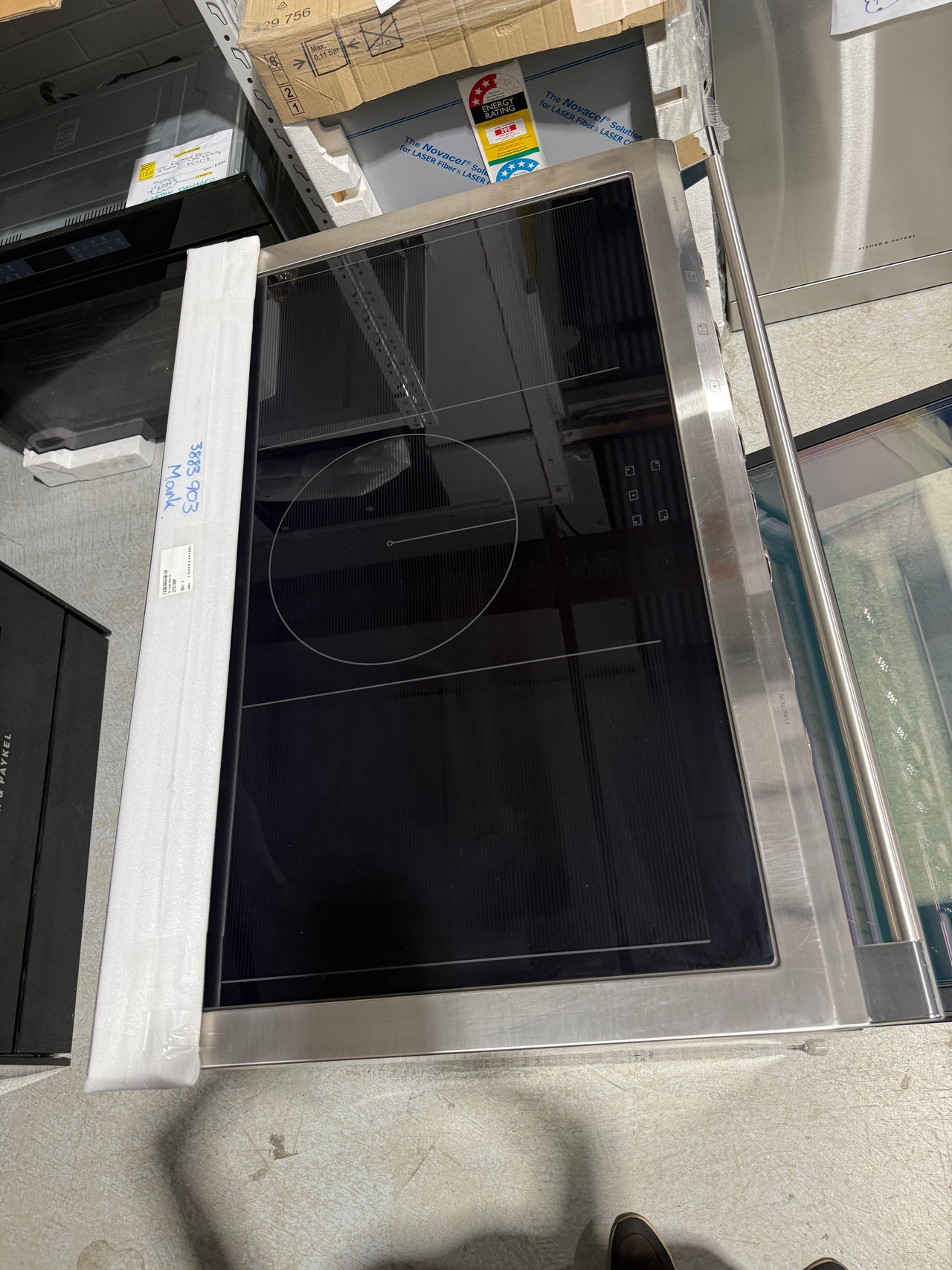 Factory second FISHER & PAYKEL 90CM FREESTANDING ELECTRIC PYROLYTIC OVEN/STOVE OR90SCI6B1 - Second Hand Appliances Geebung