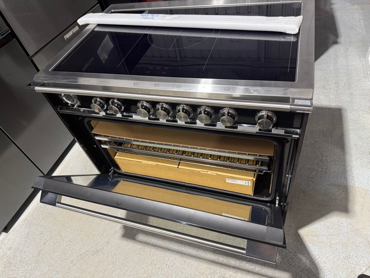 Factory second FISHER & PAYKEL 90CM FREESTANDING ELECTRIC PYROLYTIC OVEN/STOVE OR90SCI6B1 - Second Hand Appliances Geebung