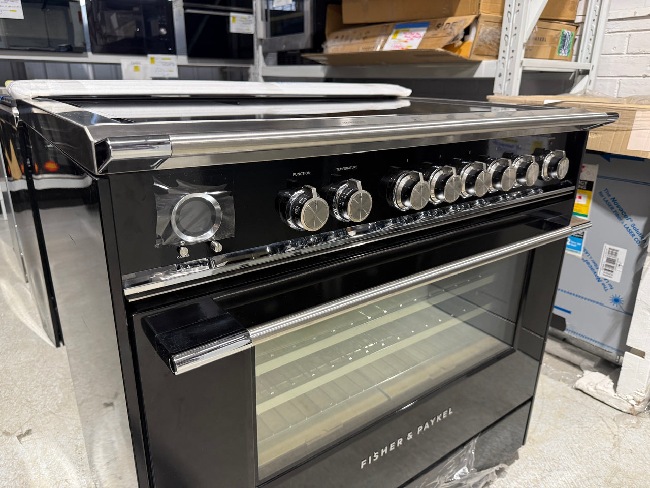 Factory second FISHER & PAYKEL 90CM FREESTANDING ELECTRIC PYROLYTIC OVEN/STOVE OR90SCI6B1 - Second Hand Appliances Geebung