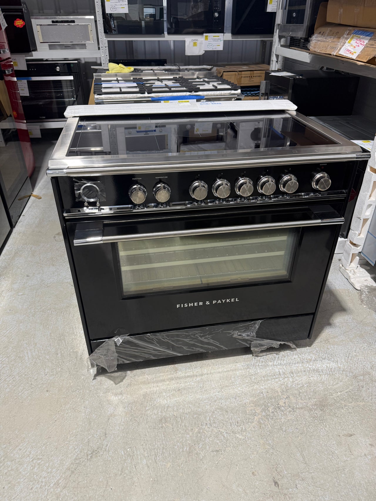 Factory second FISHER & PAYKEL 90CM FREESTANDING ELECTRIC PYROLYTIC OVEN/STOVE OR90SCI6B1 - Second Hand Appliances Geebung