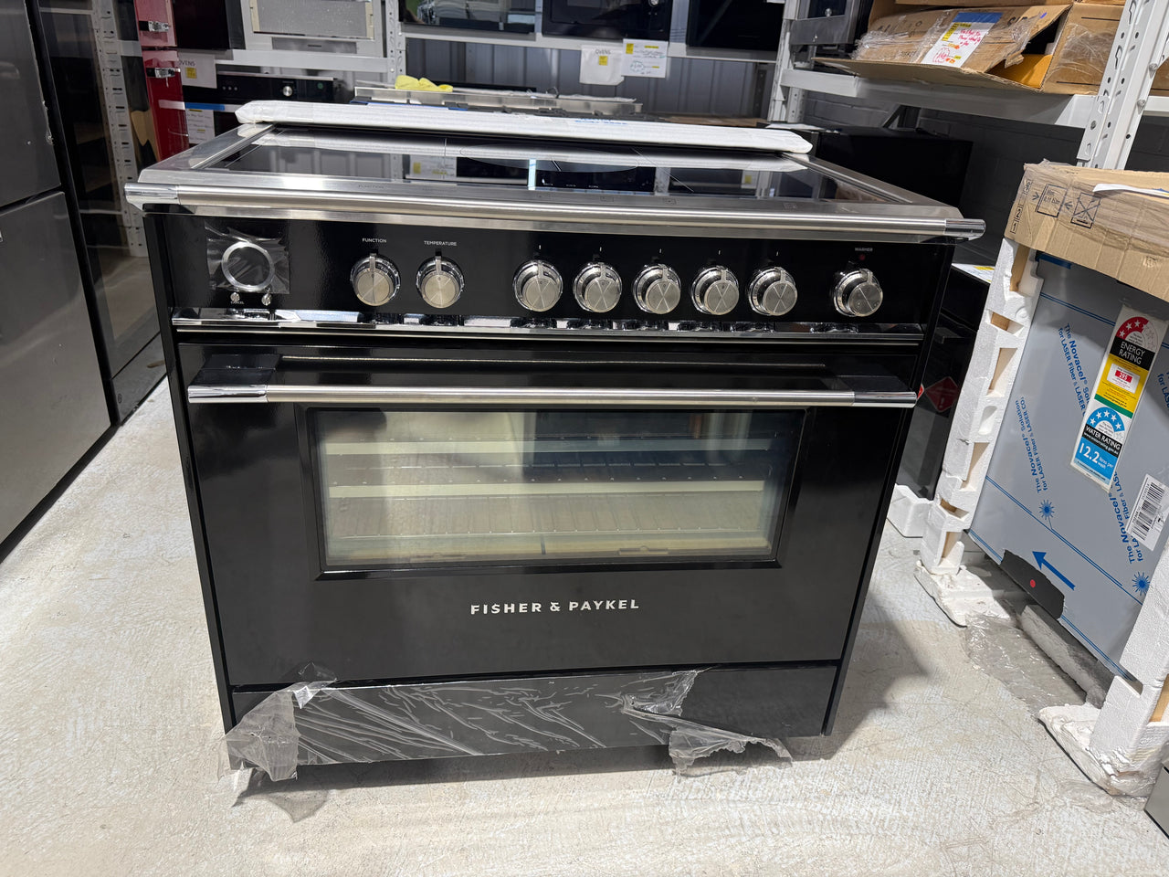 Factory second FISHER & PAYKEL 90CM FREESTANDING ELECTRIC PYROLYTIC OVEN/STOVE OR90SCI6B1 - Second Hand Appliances Geebung