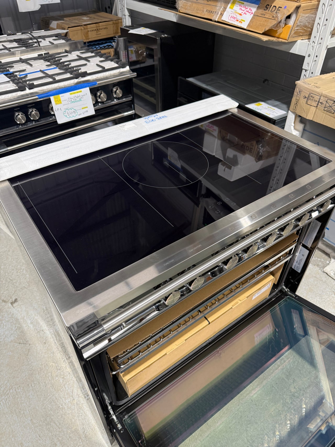 Factory second FISHER & PAYKEL 90CM FREESTANDING ELECTRIC PYROLYTIC OVEN/STOVE OR90SCI6B1 - Second Hand Appliances Geebung