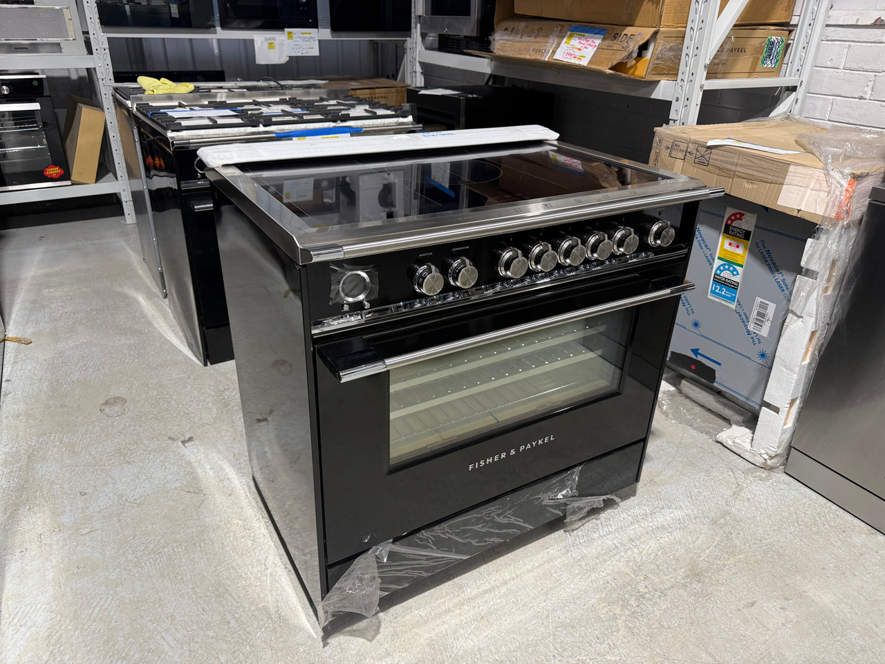 Factory second FISHER & PAYKEL 90CM FREESTANDING ELECTRIC PYROLYTIC OVEN/STOVE OR90SCI6B1 - Second Hand Appliances Geebung