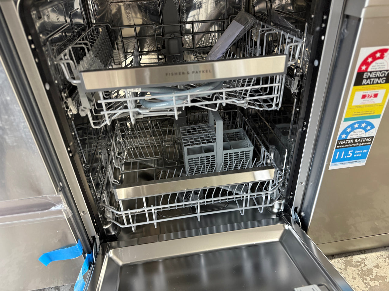 Factory second FISHER & PAYKEL CONTEMPORARY DISHWASHER DW60FC1X2 - Second Hand Appliances Geebung