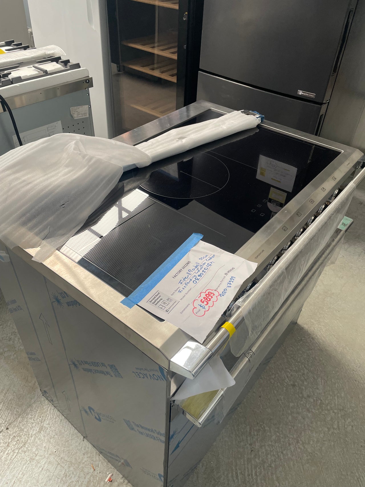 Factory second FISHER &amp; PAYKEL 90CM FREESTANDING ELECTRIC PYROLYTIC OVEN/STOVE  Model: OR90SCI6X1 - Second Hand Appliances Geebung