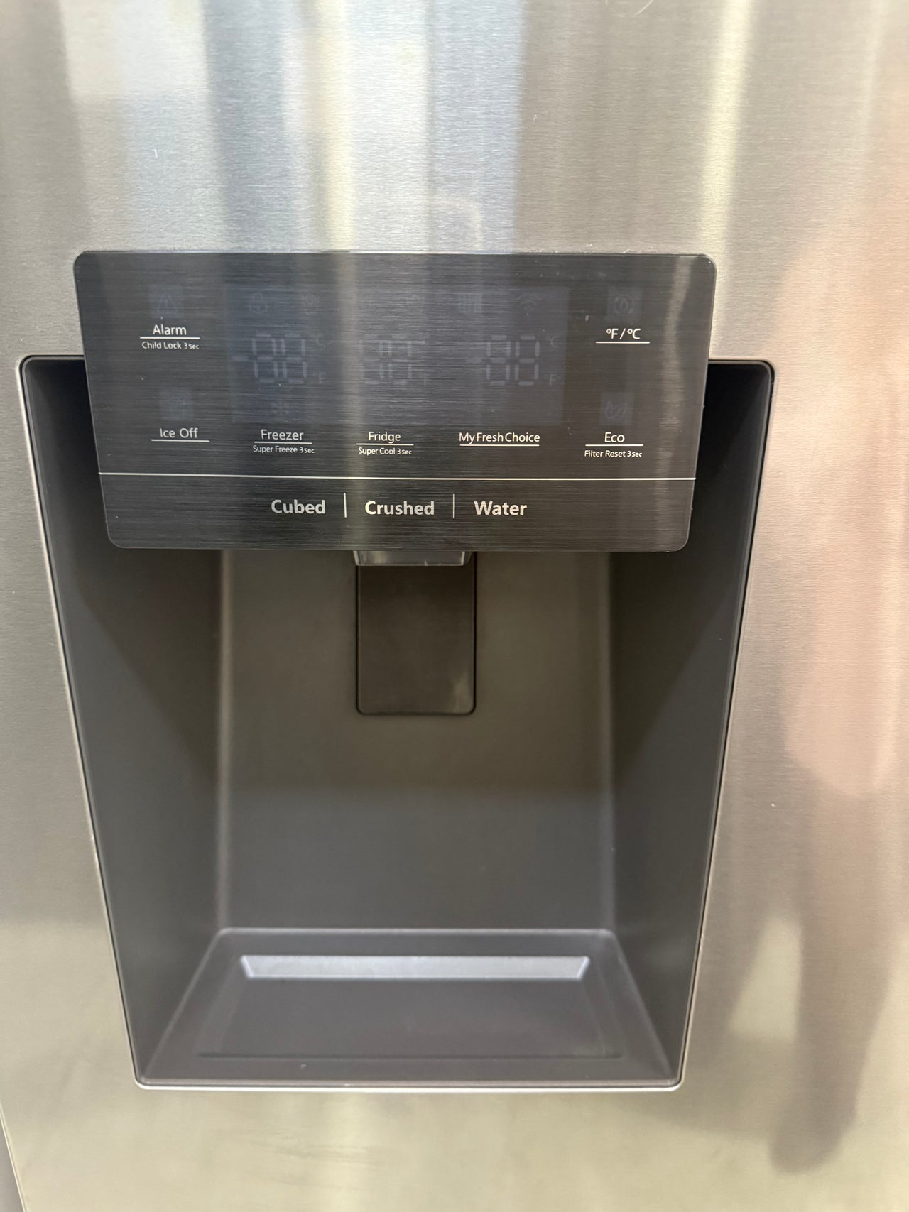 Factory second Factory second Hisense 585L French Door Refrigerator  Model: HRCD586TBWB - Second Hand Appliances Geebung