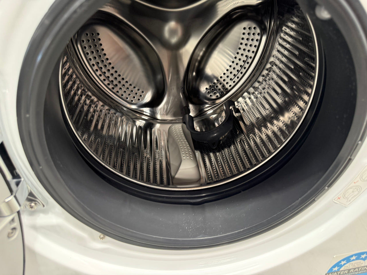 Factory second Fisher & Paykel 10kg Front Load Washer Model: WH1060P4 - Second Hand Appliances Geebung