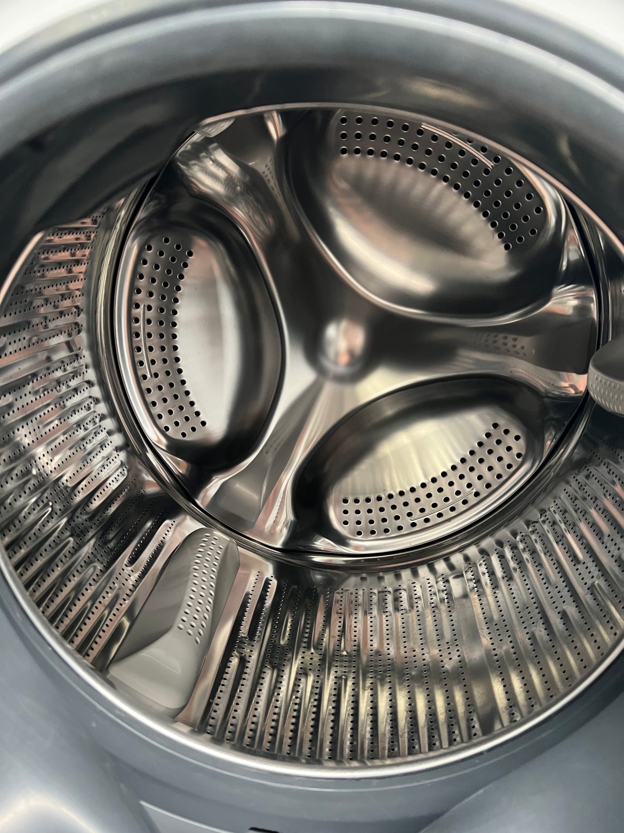 Factory second Fisher&Paykel 10kg Front Load Washer with SteamRefresh  WH1060P3 - Second Hand Appliances Geebung