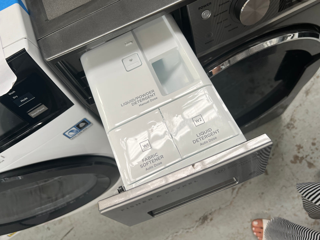 Factory second Fisher & Paykel 11kg Front Load Washing Machine with ActiveIntelligence and Steam Care - Second Hand Appliances Geebung