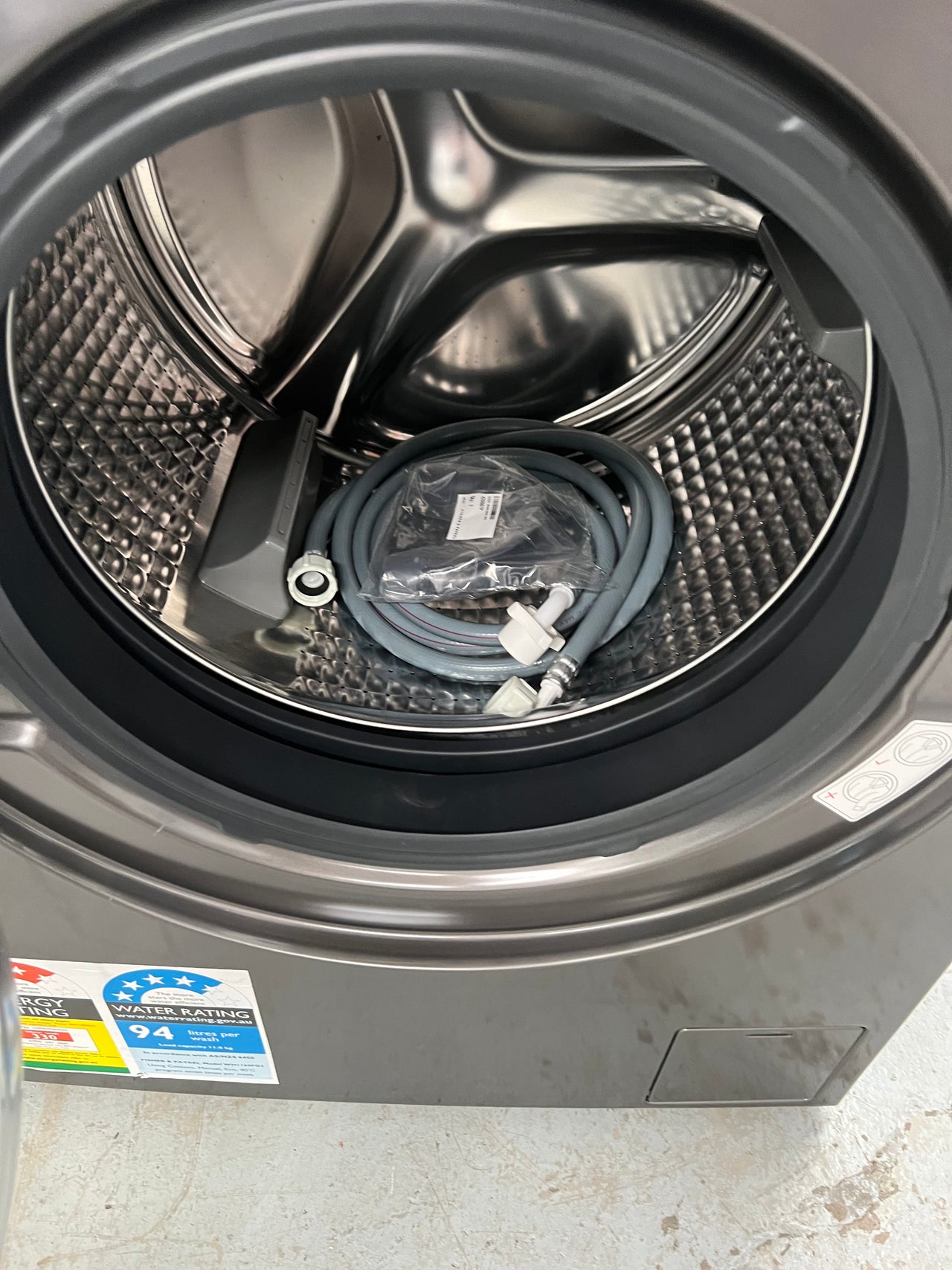 Factory second Fisher & Paykel 11kg Front Load Washing Machine with ActiveIntelligence and Steam Care - Second Hand Appliances Geebung