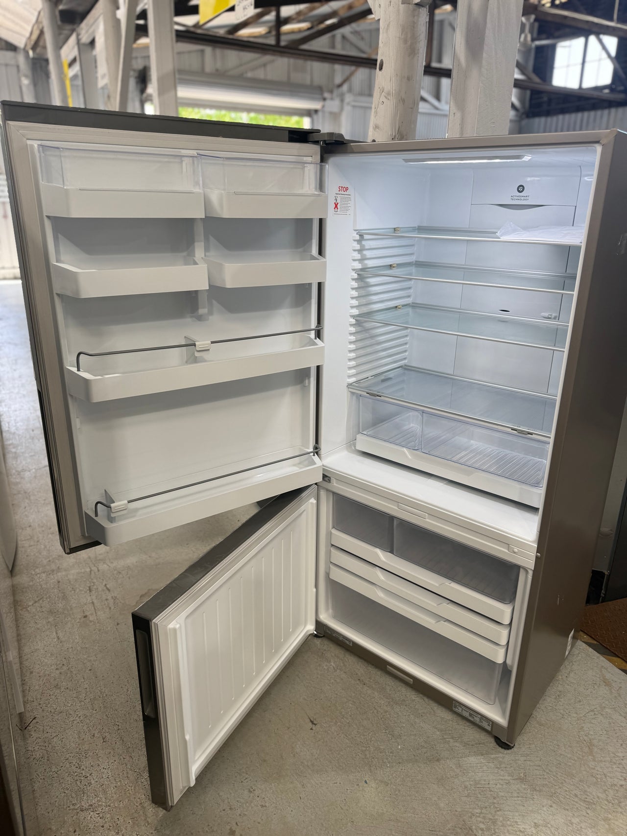 Factory second Fisher & Paykel 494 L Bottom Mount Refrigerator – Stainless Steel (RF522BLPX6) - Second Hand Appliances Geebung