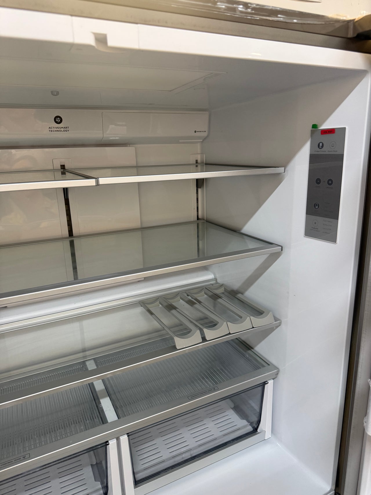 Factory second Fisher & Paykel 538L Fridge Freezer – RF605QNUVX1 - Second Hand Appliances Geebung