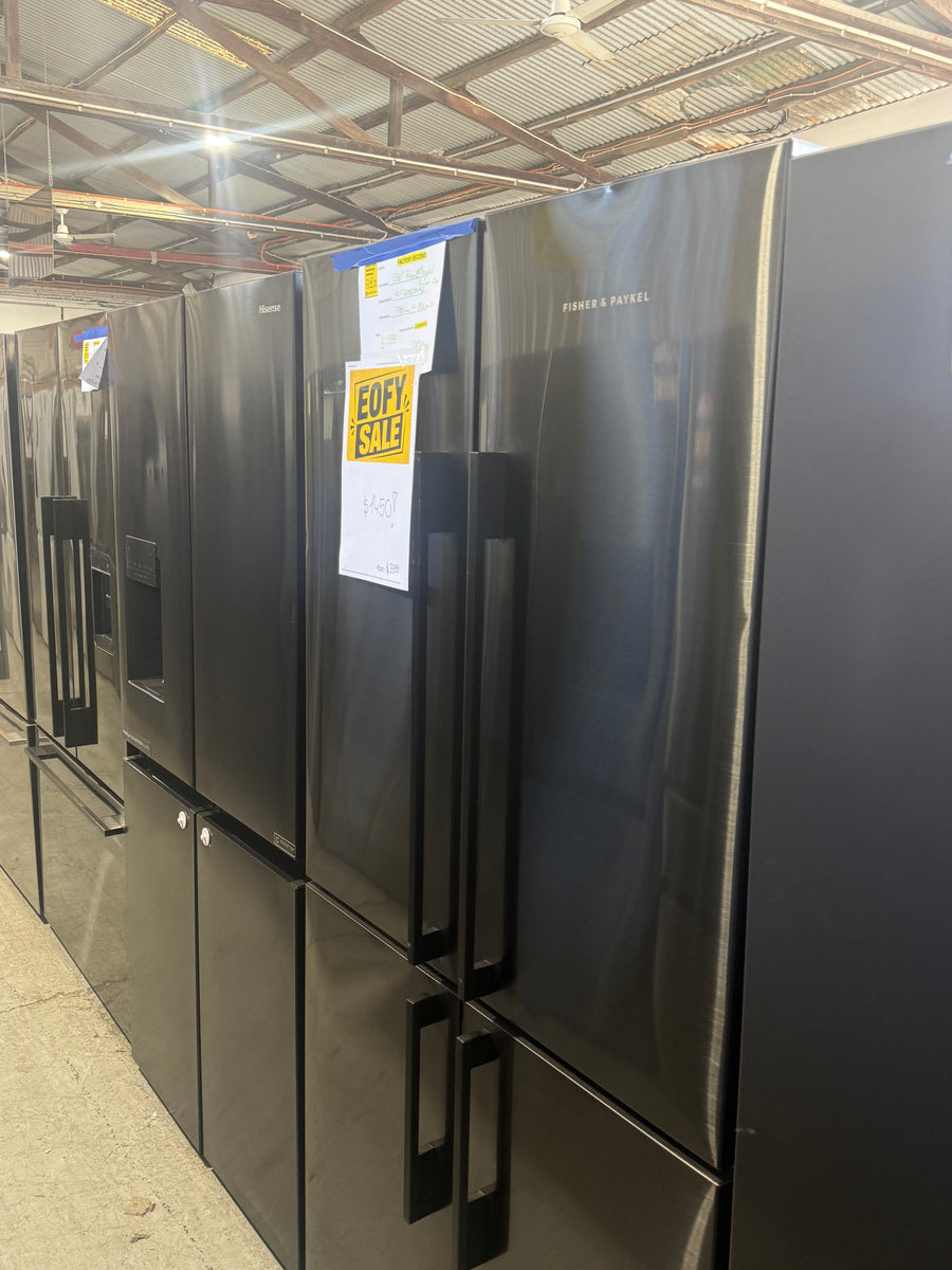Factory second Fisher & Paykel 538L Series 7 Quad Door Refrigerator with Ice & Water – Black Stainless Steel (RF605QDUVB2) - Second Hand Appliances Geebung