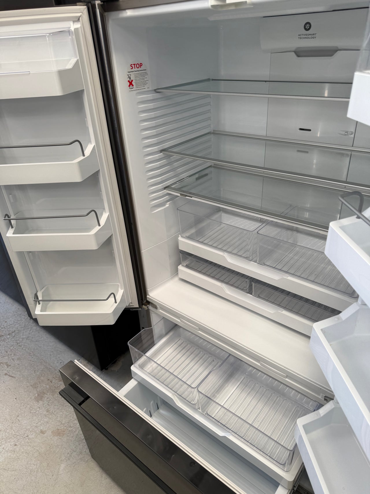 Factory second Fisher&Paykel 569L French Door Fridge Model: RF610ADUB5 - Second Hand Appliances Geebung