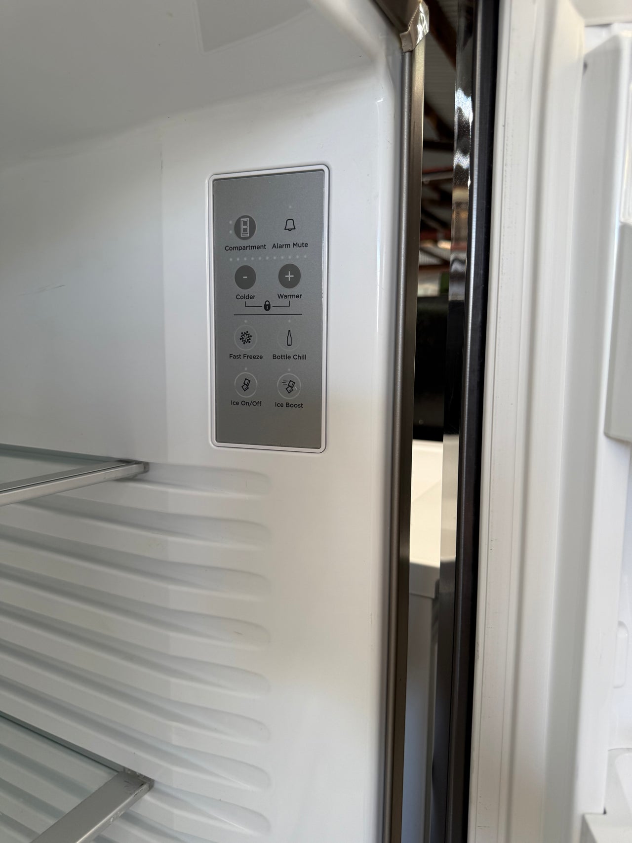 Factory second Fisher&Paykel 569L French Door Fridge Model: RF610ADUB5 - Second Hand Appliances Geebung