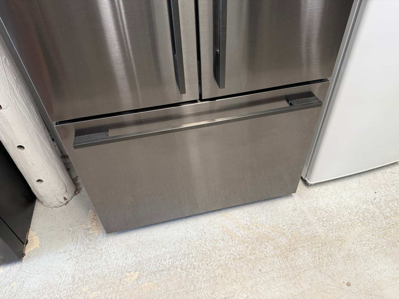 Factory second Fisher&Paykel 569L French Door Fridge Model: RF610ADUB5 - Second Hand Appliances Geebung