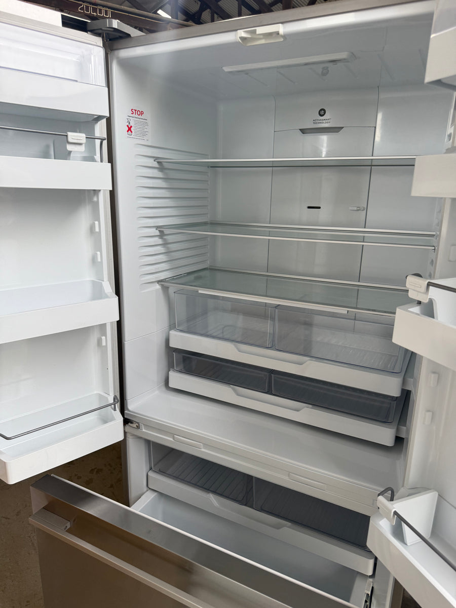 Factory second Fisher&Paykel 569l French Door Fridge – RF610ADX5 - Second Hand Appliances Geebung