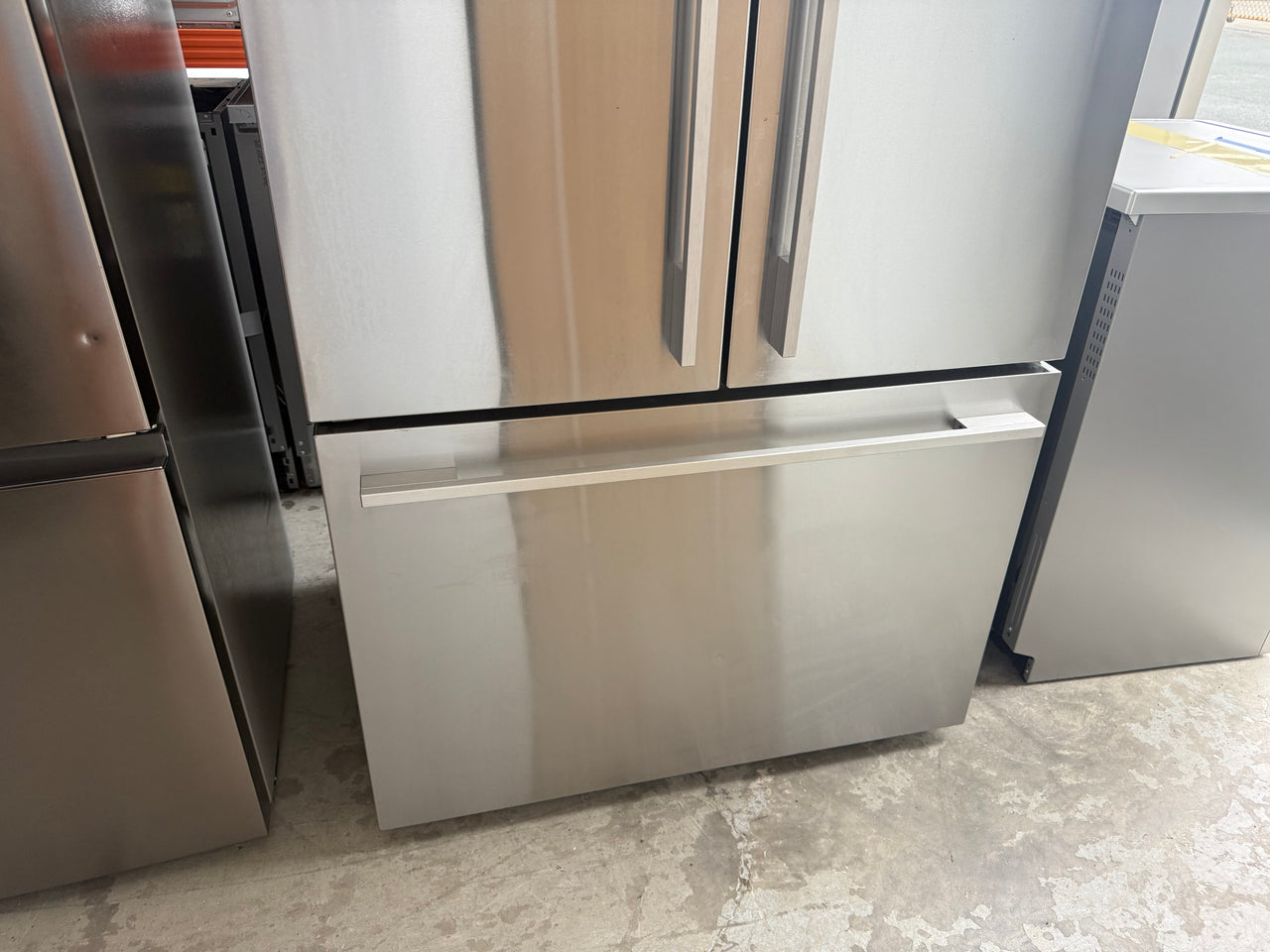 Factory second Fisher&Paykel 569l French Door Fridge – RF610ADX5 - Second Hand Appliances Geebung
