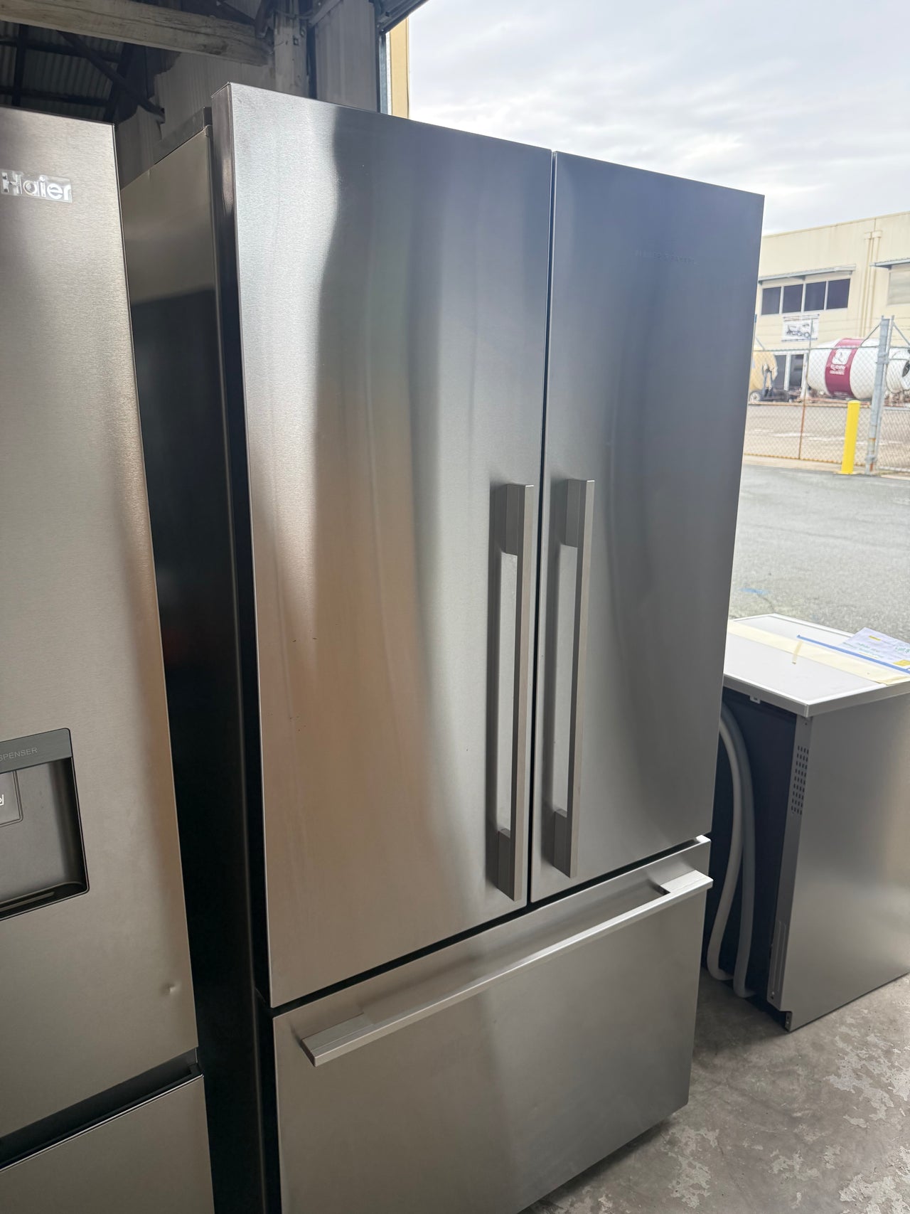 Factory second Fisher&Paykel 569l French Door Fridge – RF610ADX5 - Second Hand Appliances Geebung