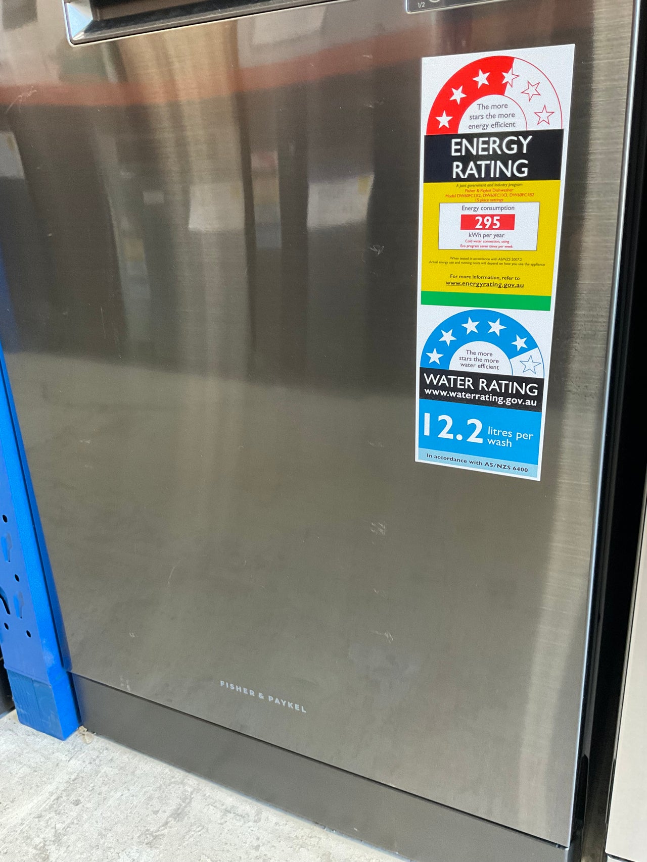 Transportation damaged Fisher & Paykel 60 cm Freestanding Dishwasher – DW60FC1B2 (Black Stainless Steel) - Second Hand Appliances Geebung